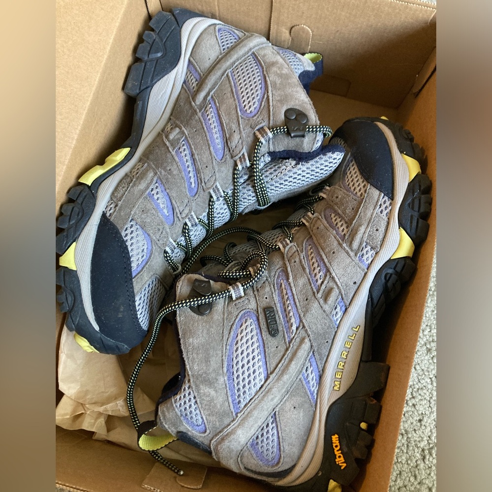 Merrell Moab 2 Mid WP Women’s 9 Hiking Boots